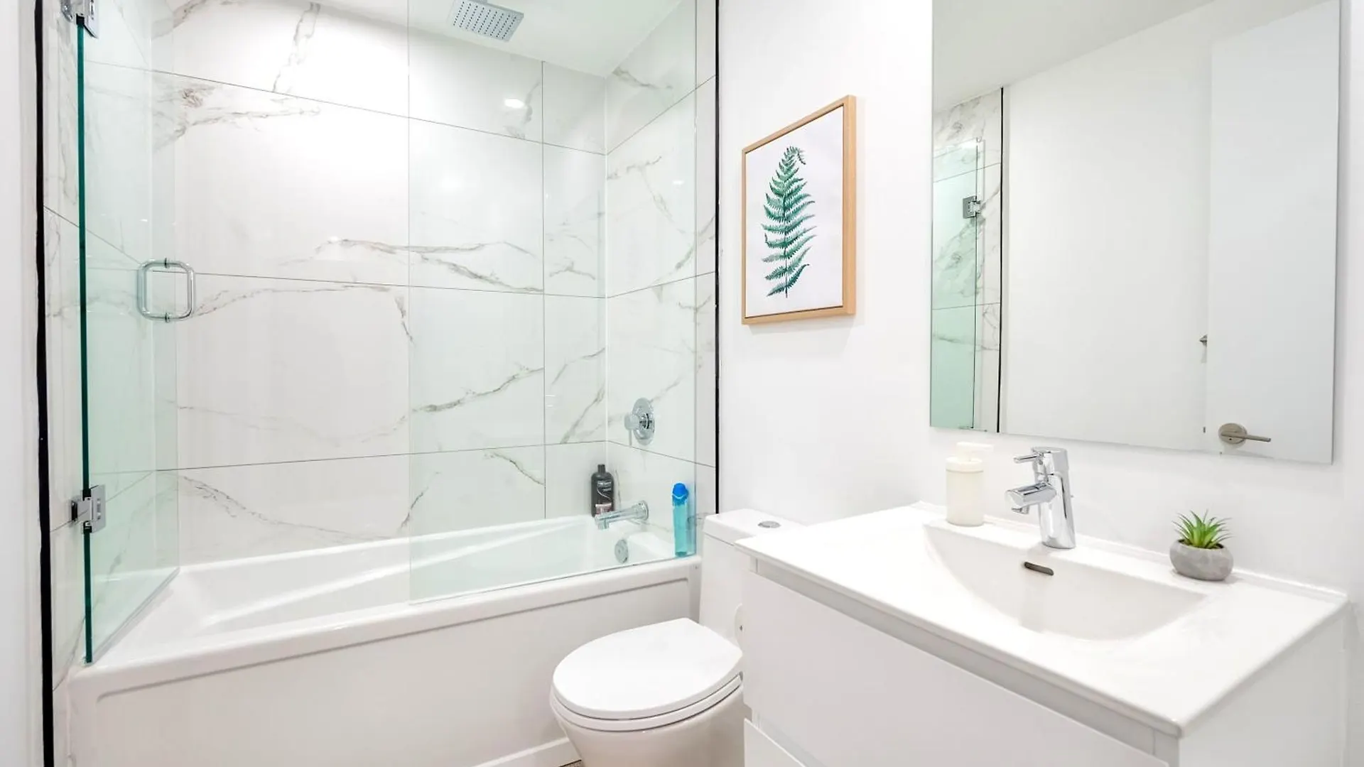 Modern 2Br Apartment - Regent Park Near Downtown Toronto Canada