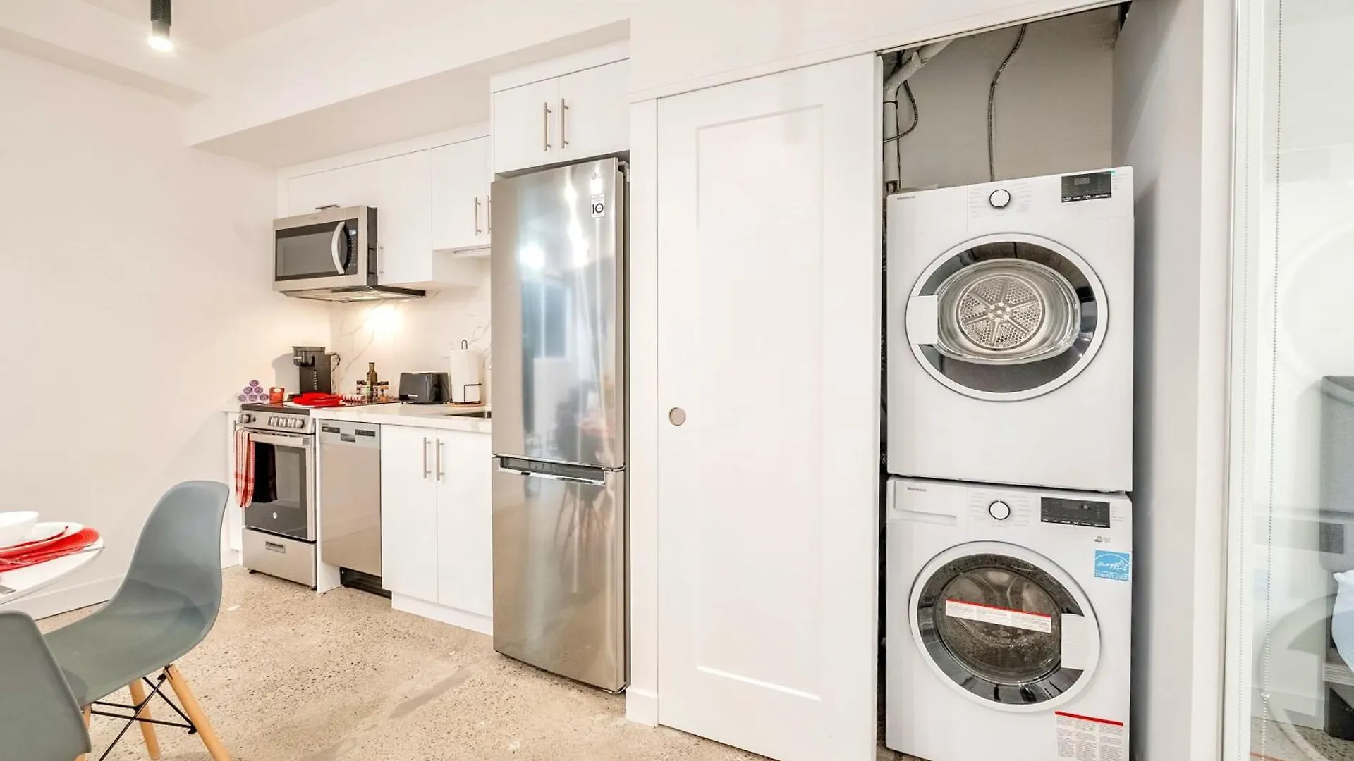 Modern 2Br Apartment - Regent Park Near Downtown Toronto