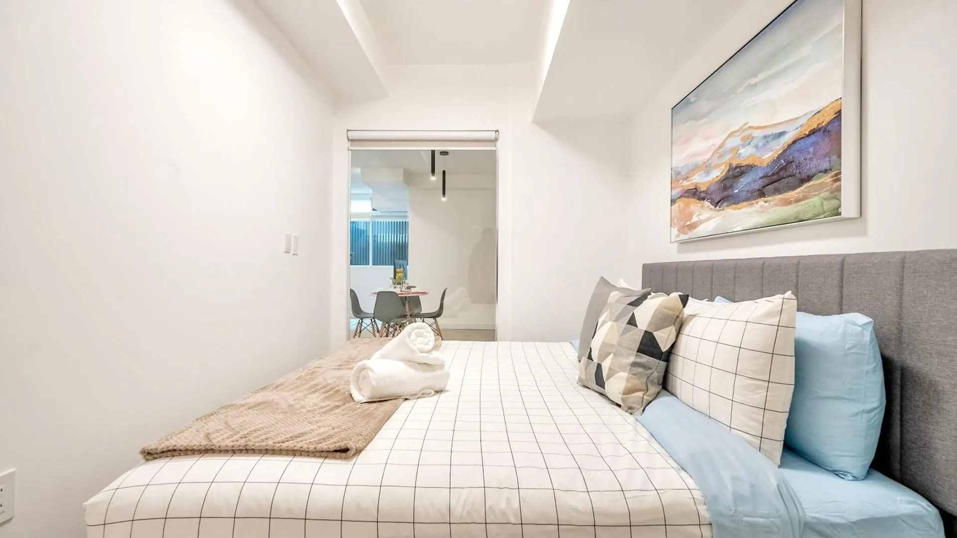Modern 2Br Apartment - Regent Park Near Downtown Toronto Canada