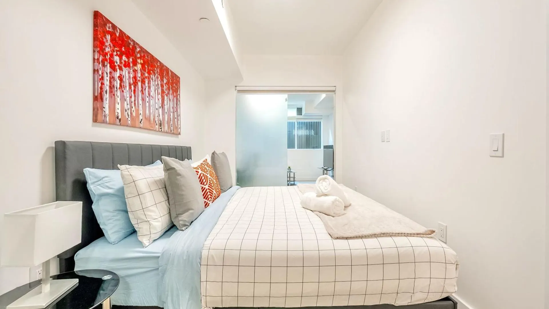 Modern 2Br Apartment - Regent Park Near Downtown Toronto
