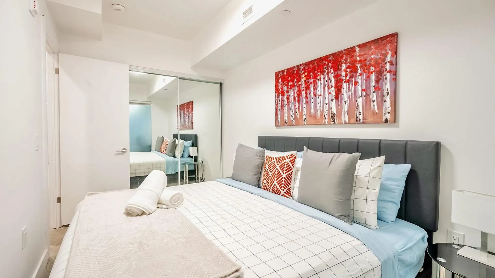 Modern 2Br Apartment - Regent Park Near Downtown Toronto